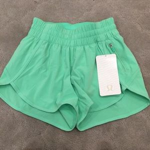 Lululemon size 4 Tracker short new